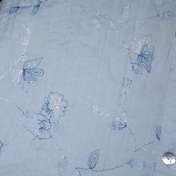 Dress Barn Woman's Button Up Top - Picture 4 of 5